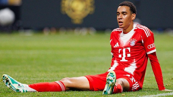 Kabar Terkini Jamal Musiala: Masih Gunakan Kruk, Bayern Munich Targetkan Kembali Akhir 2025