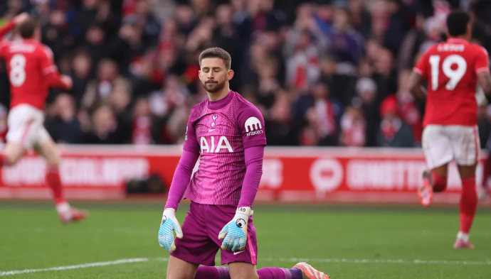 Tenggelam di City Ground: Tottenham Dihajar Forest 3-0, Jurang Degradasi Kian Menganga